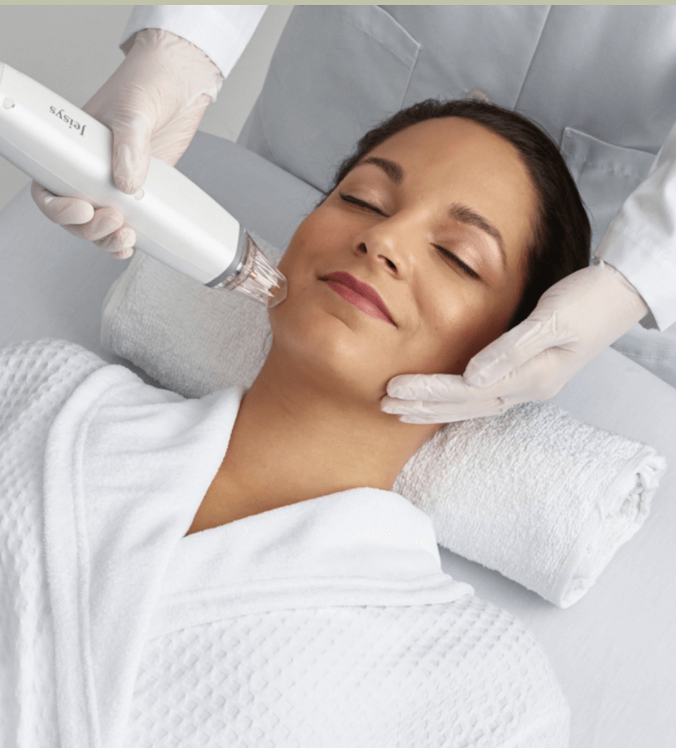 Traitement Potenza de microneedling avec radiofréquence à la clinique Unica MD à Montréal