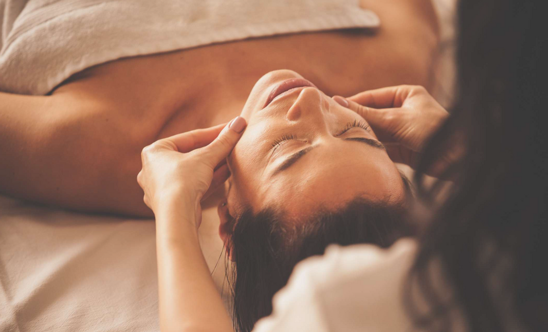 Traitement facial à Montréal : le soin éclat du visage pour une peau radieuse et lumineuse